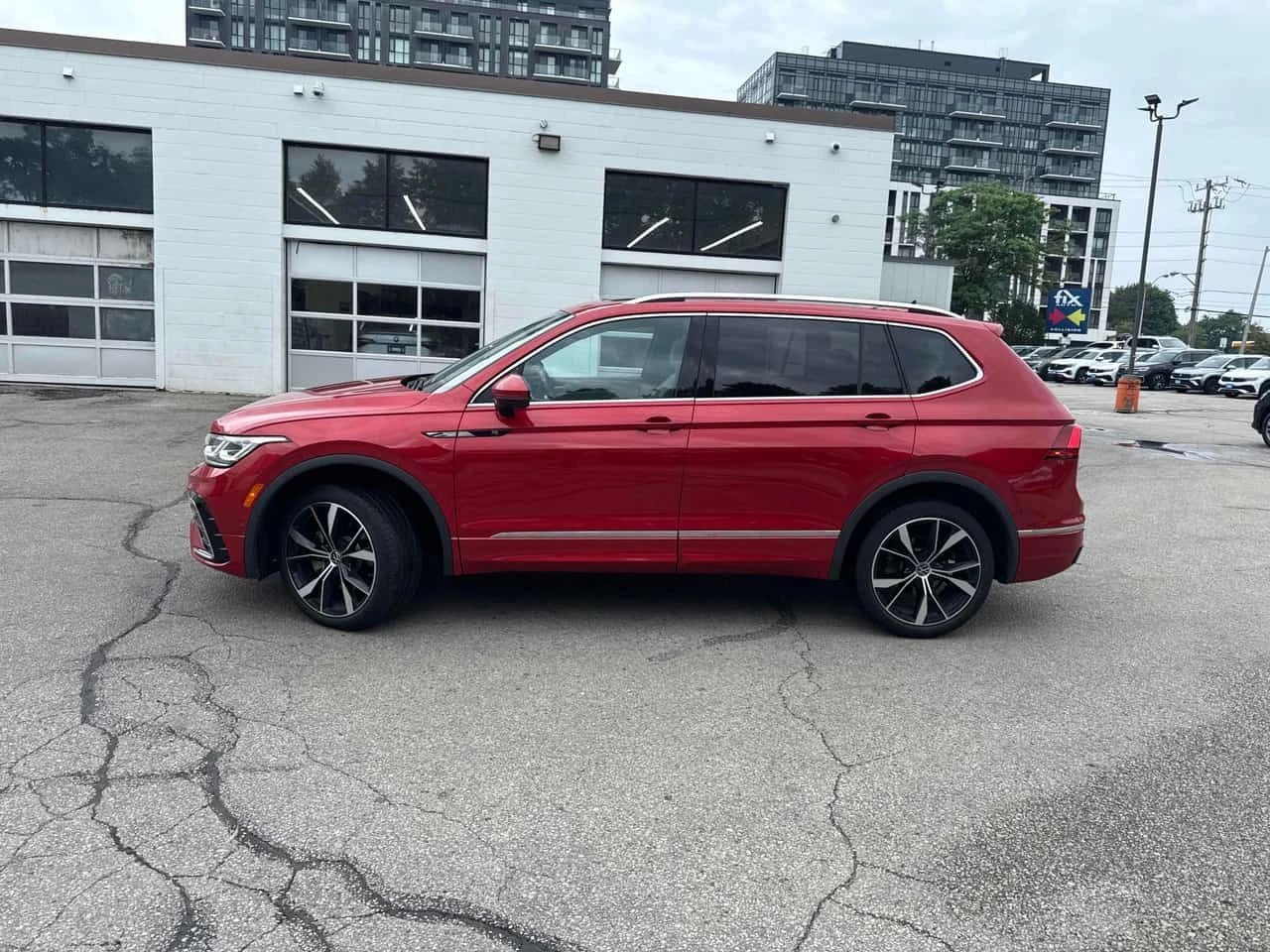 VW Tiguan * Highline R Line * CARFAX * ОПЦИЯ ЗА ФИНАНСИРАНЕ , снимка 2 - Автомобили и джипове - 55246308
