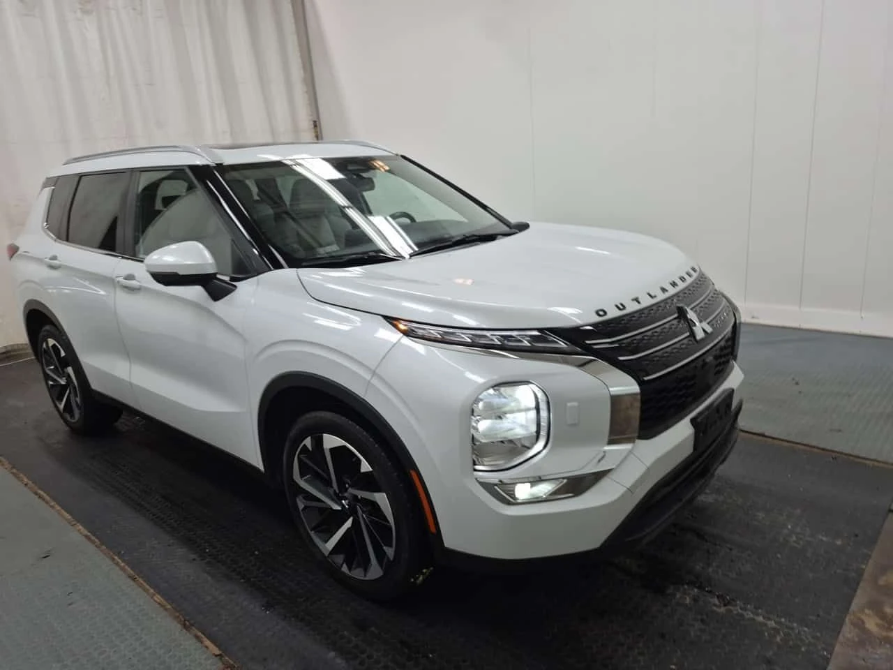 Mitsubishi Outlander SEL| 360CAM| 2 КЛЮЧА| , снимка 2 - Автомобили и джипове - 55543647