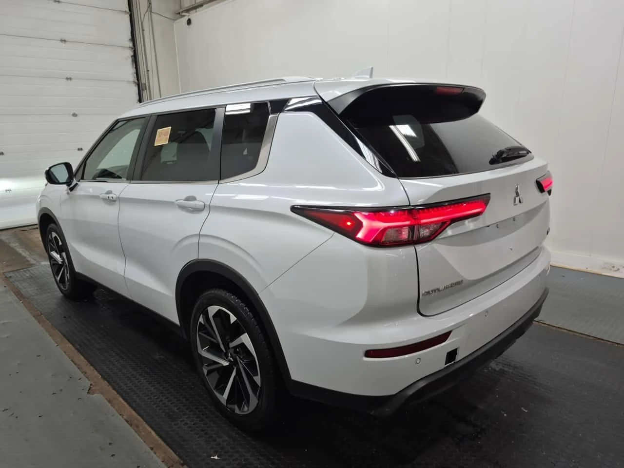 Mitsubishi Outlander SEL| 360CAM| 2 КЛЮЧА| , снимка 6 - Автомобили и джипове - 55543647