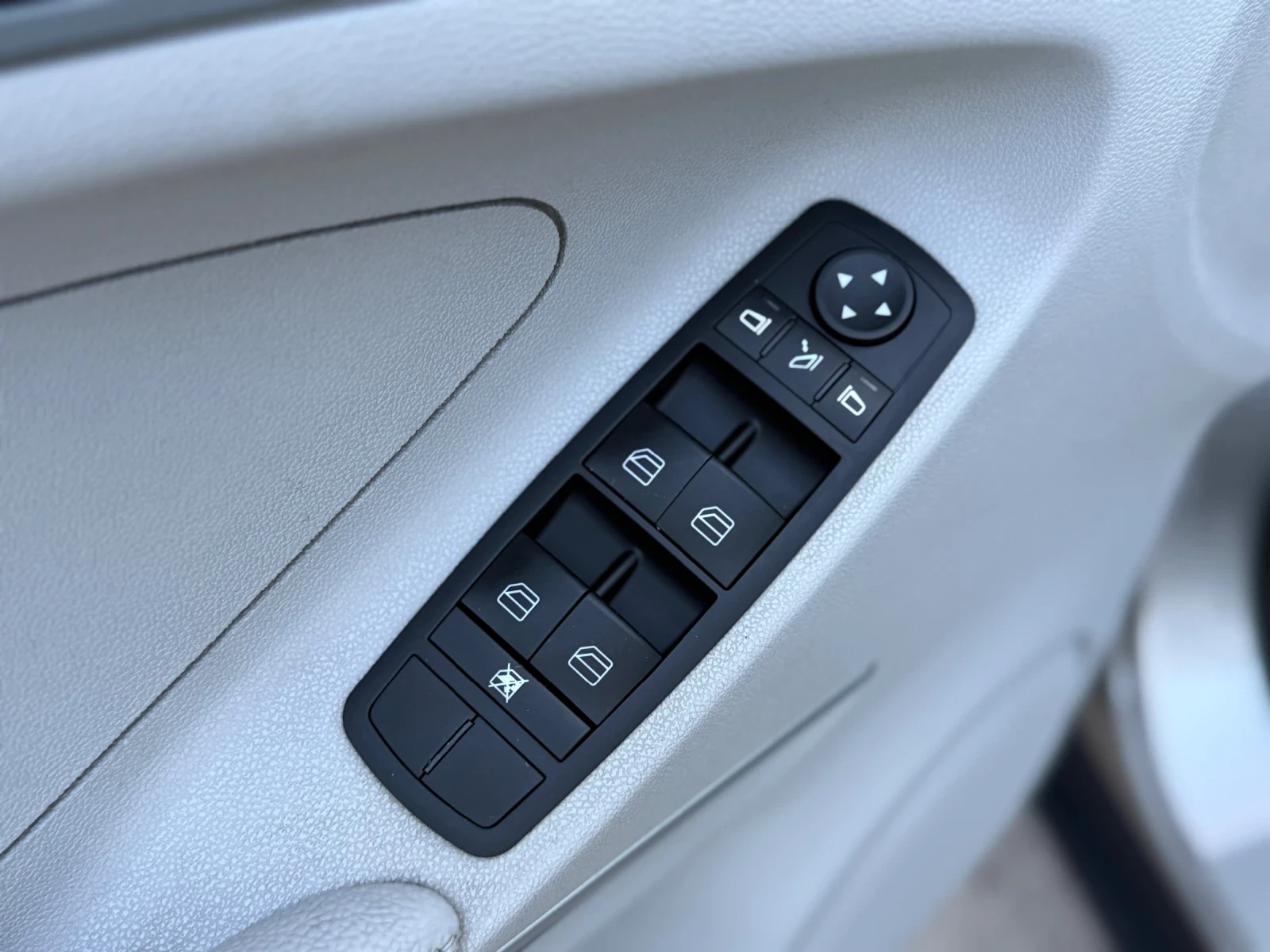 Mercedes-Benz ML 320 НА ПРУЖИНИ* ЛЮК* ПОДГРЕВ, снимка 13 - Автомобили и джипове - 55874790