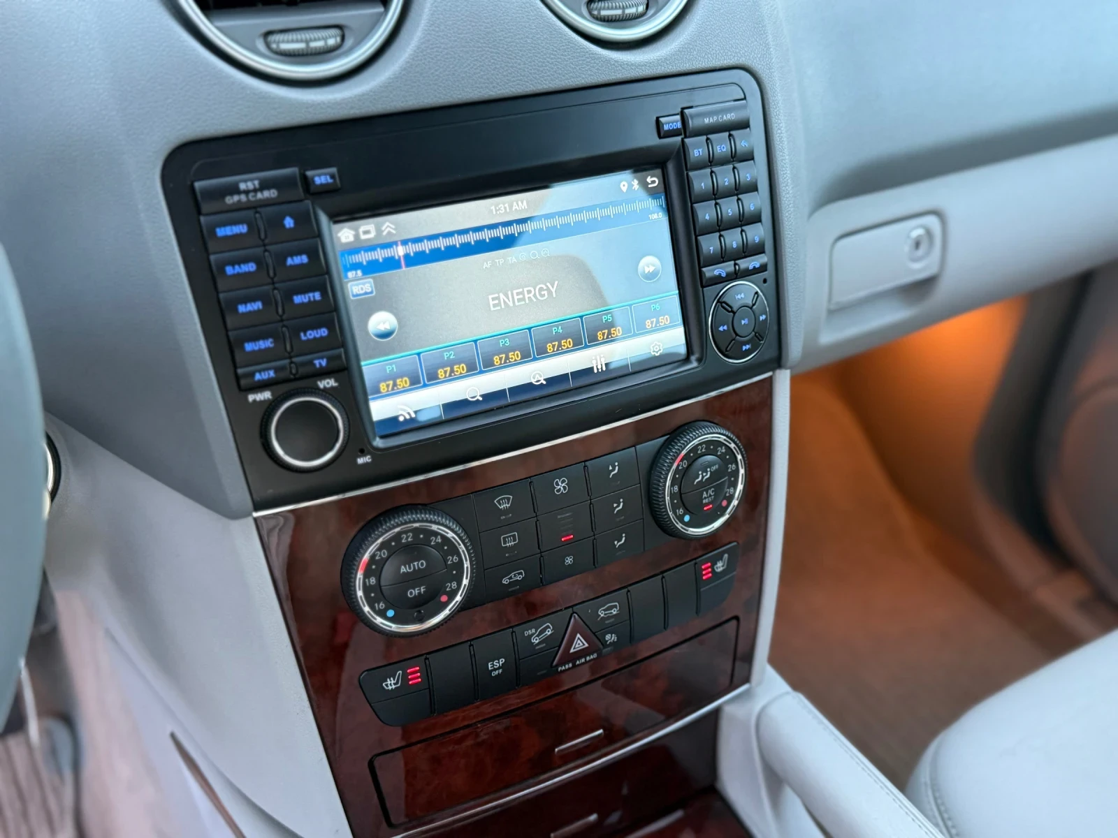 Mercedes-Benz ML 320 НА ПРУЖИНИ* ЛЮК* ПОДГРЕВ, снимка 12 - Автомобили и джипове - 55874790