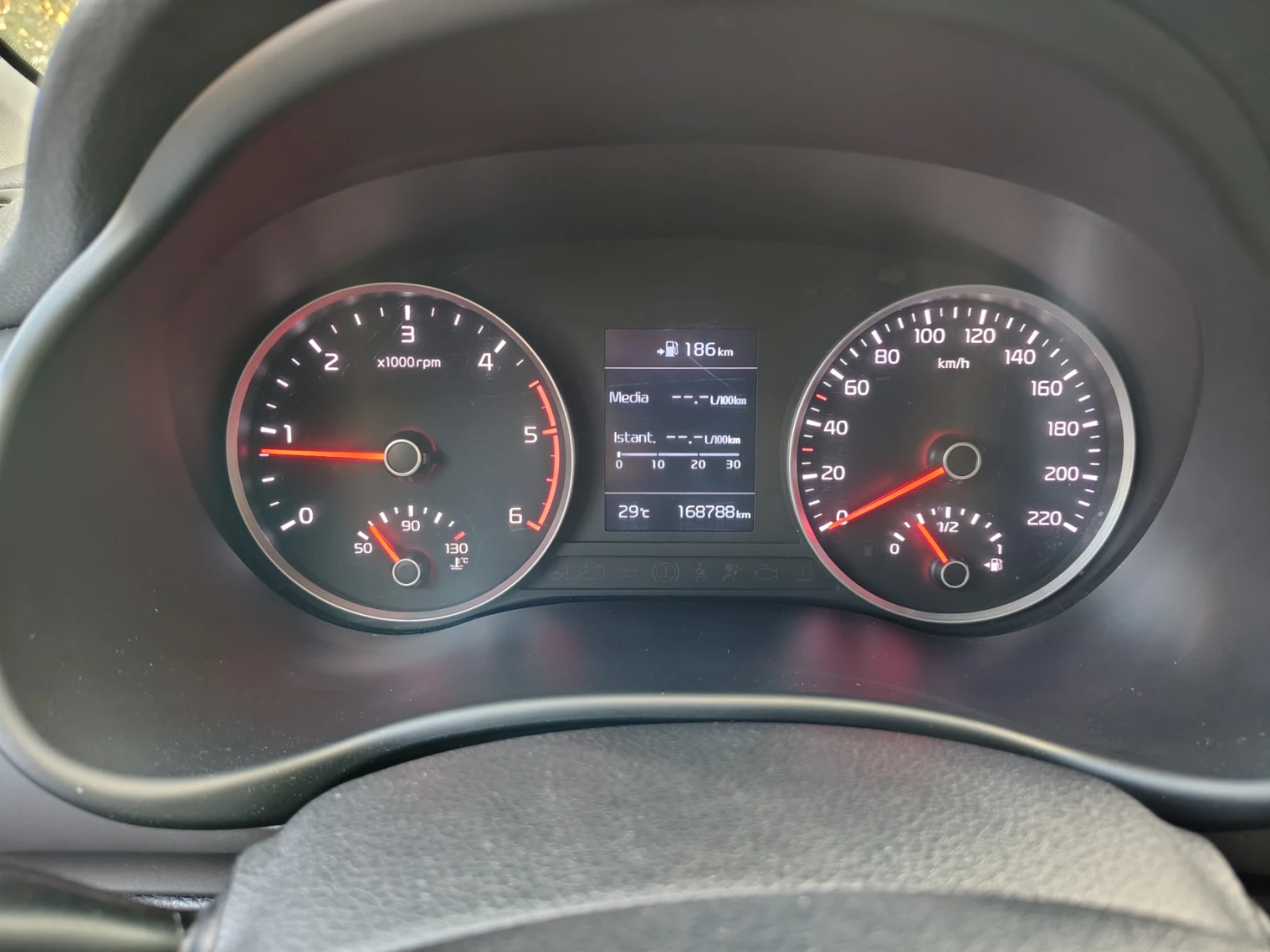 Kia Stonic 1.6 CRDI / 110кс. Перфектно състояние, снимка 12 - Автомобили и джипове - 55944450