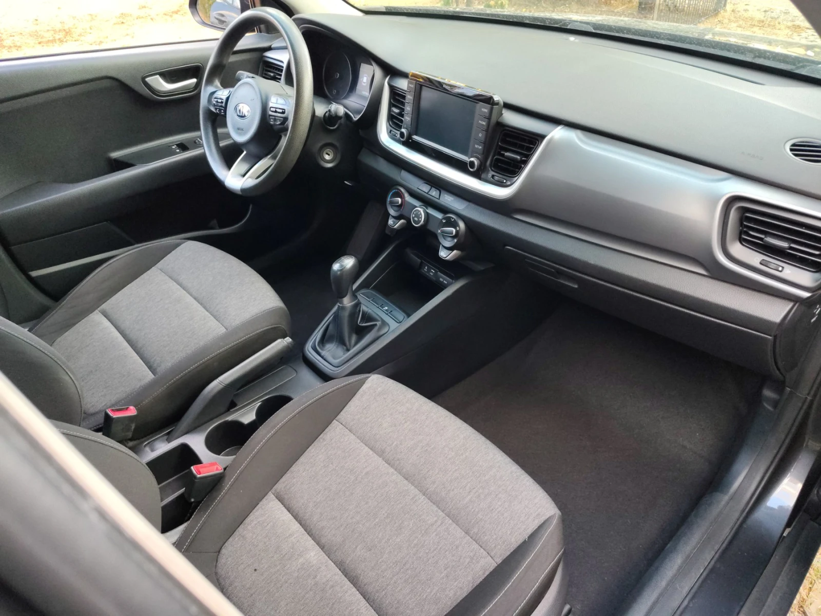 Kia Stonic 1.6 CRDI / 110кс. Перфектно състояние, снимка 13 - Автомобили и джипове - 55944450