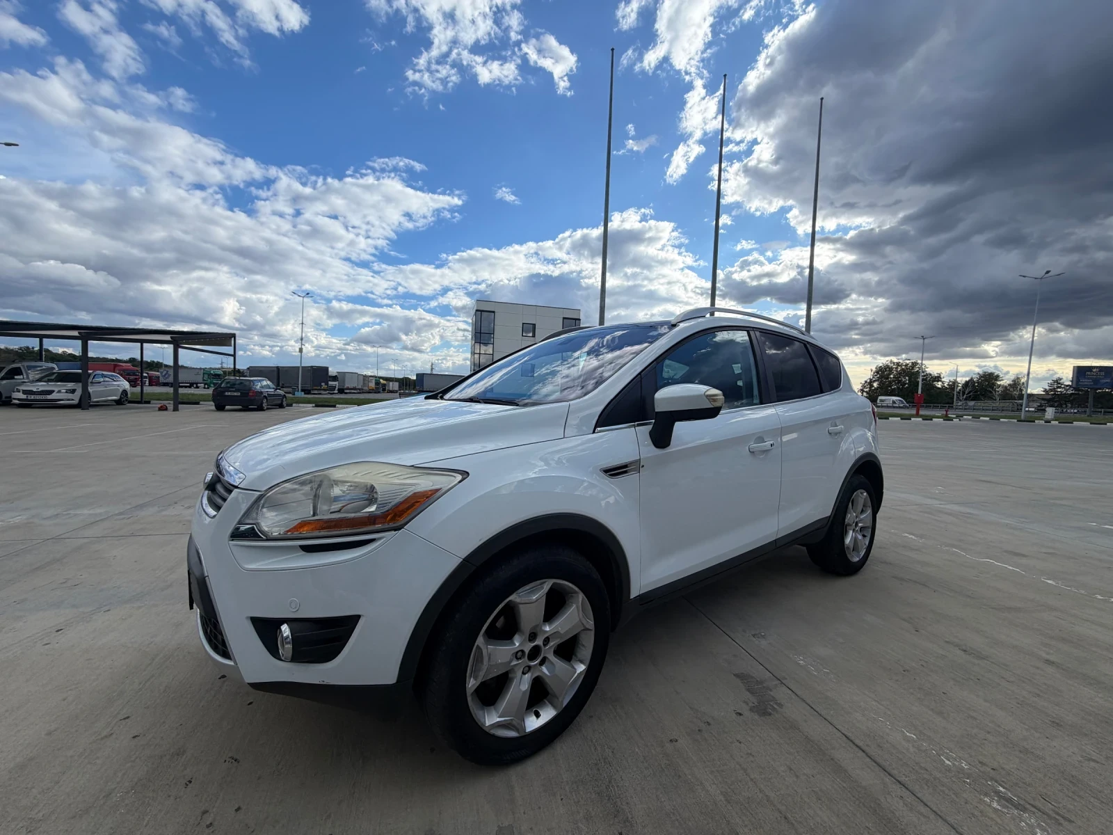 Ford Kuga 2.0HDI* 4x4* Панорама, снимка 2 - Автомобили и джипове - 56201443
