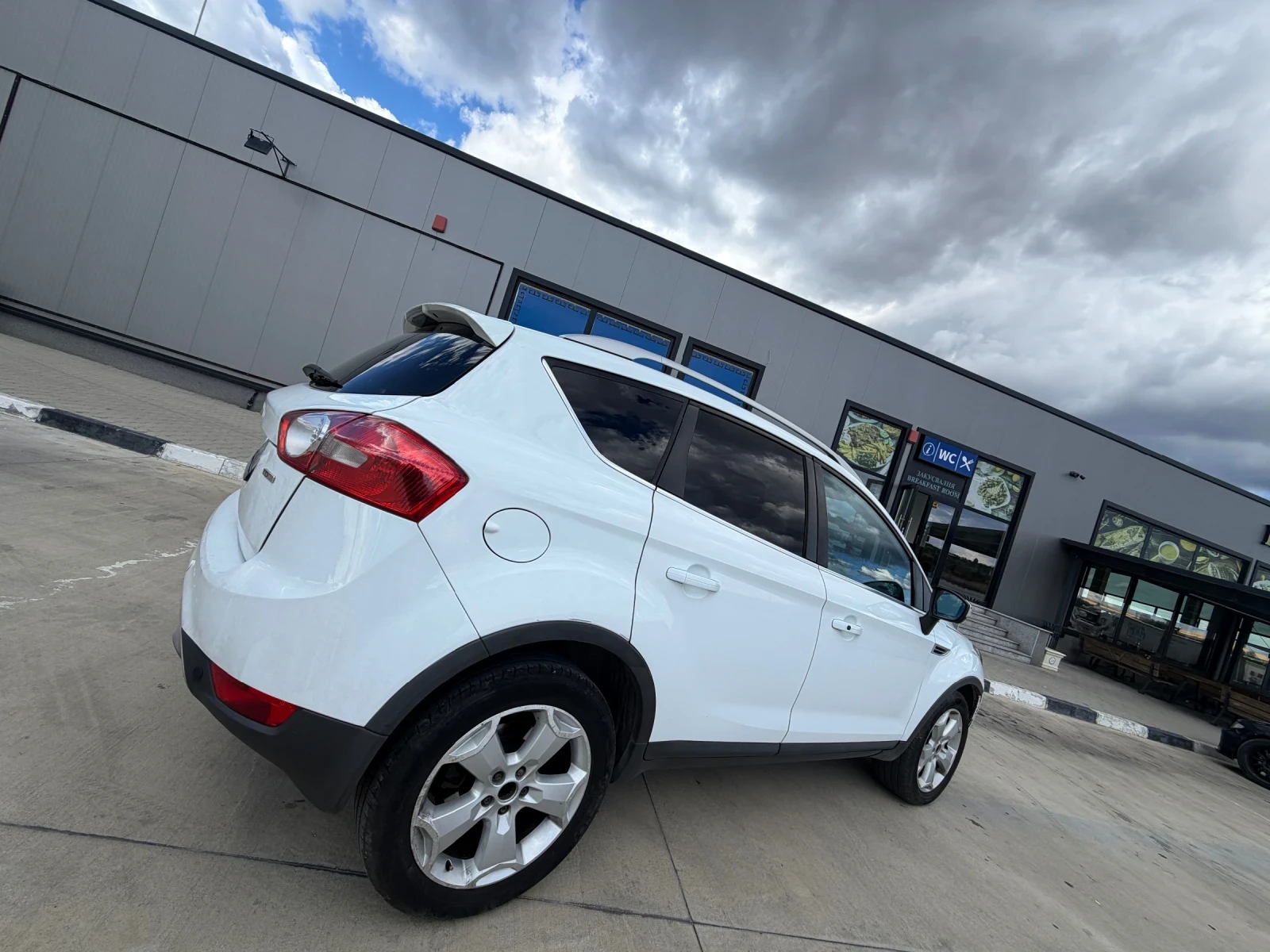 Ford Kuga 2.0HDI* 4x4* Панорама, снимка 6 - Автомобили и джипове - 56201443