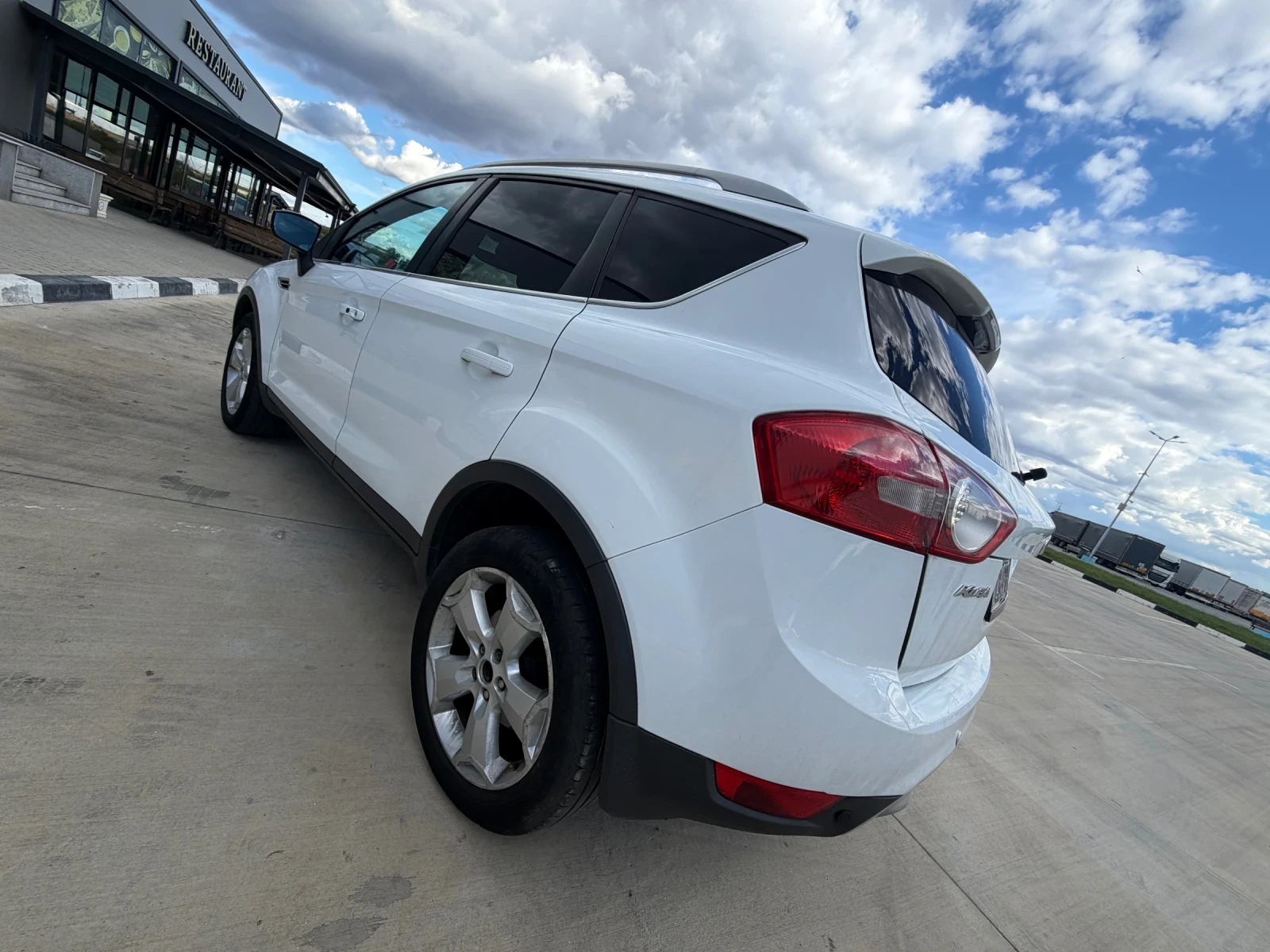 Ford Kuga 2.0HDI* 4x4* Панорама, снимка 4 - Автомобили и джипове - 56201443