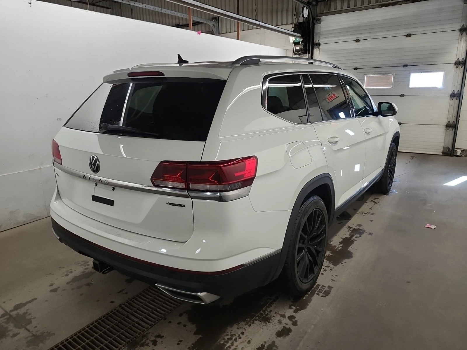 VW Atlas HIGHLINE / АВТОКРЕДИТ, снимка 3 - Автомобили и джипове - 56742315