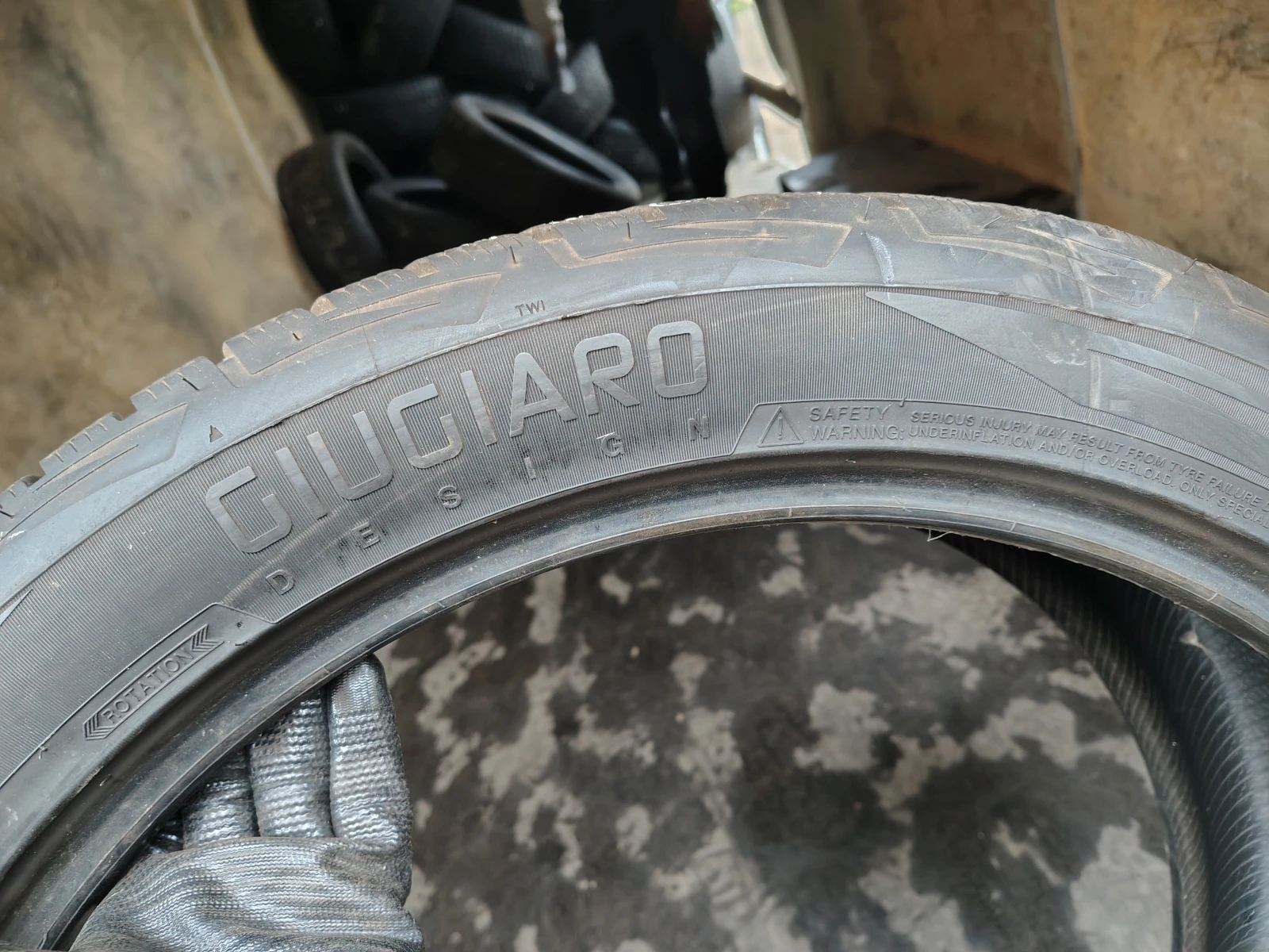 Гуми Зимни 275/40R22, снимка 7 - Гуми и джанти - 54091448