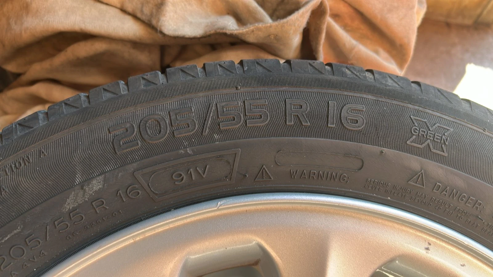 Гуми с джанти Michelin 205/55R16, снимка 3 - Гуми и джанти - 55617829