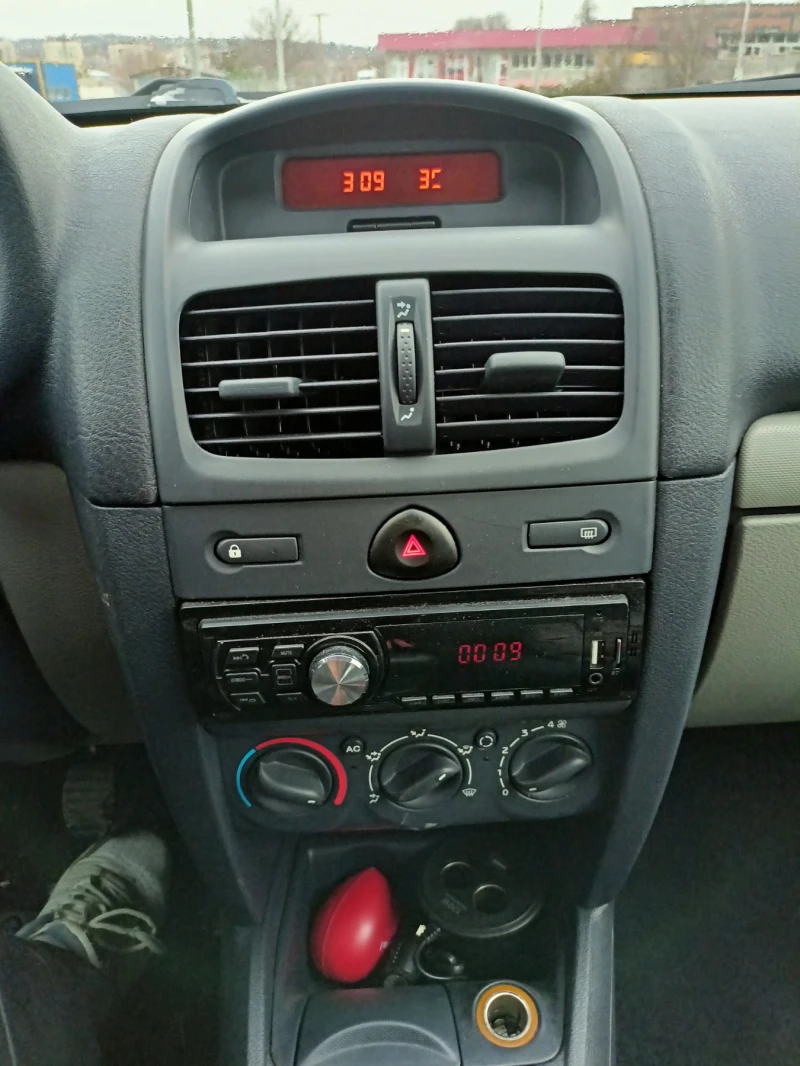 Renault Clio 1, 2, снимка 8 - Автомобили и джипове - 48328865