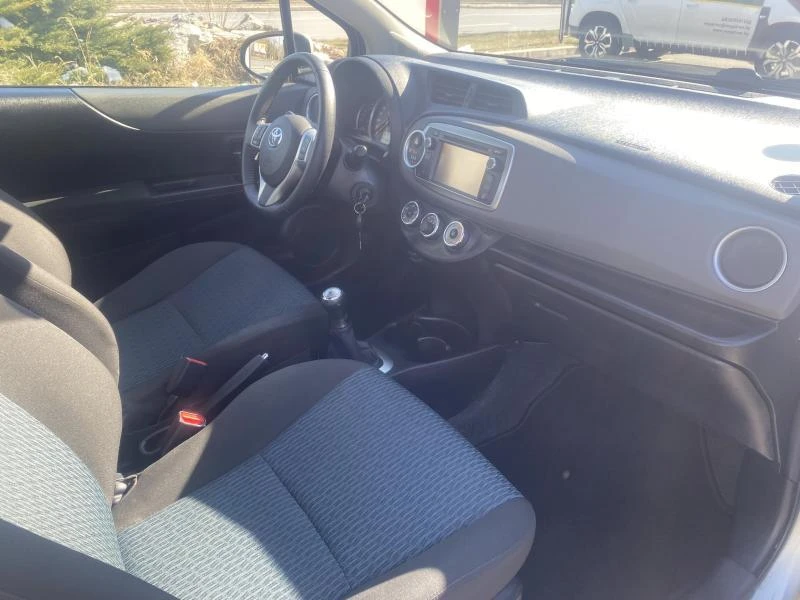 Toyota Yaris 1.0 MT - изображение 10