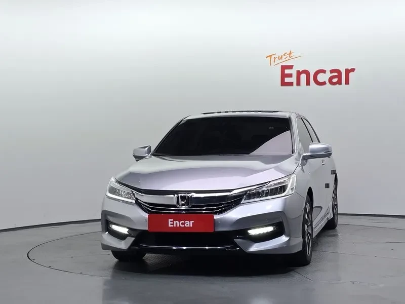 Honda Accord 2.0 Hybrid 9Th Generation, снимка 7 - Автомобили и джипове - 56021167