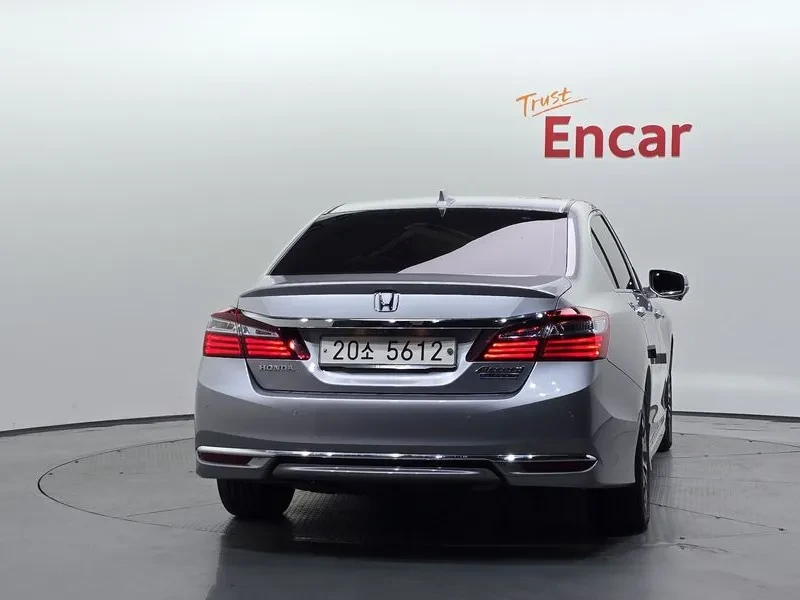 Honda Accord 2.0 Hybrid 9Th Generation, снимка 10 - Автомобили и джипове - 56021167