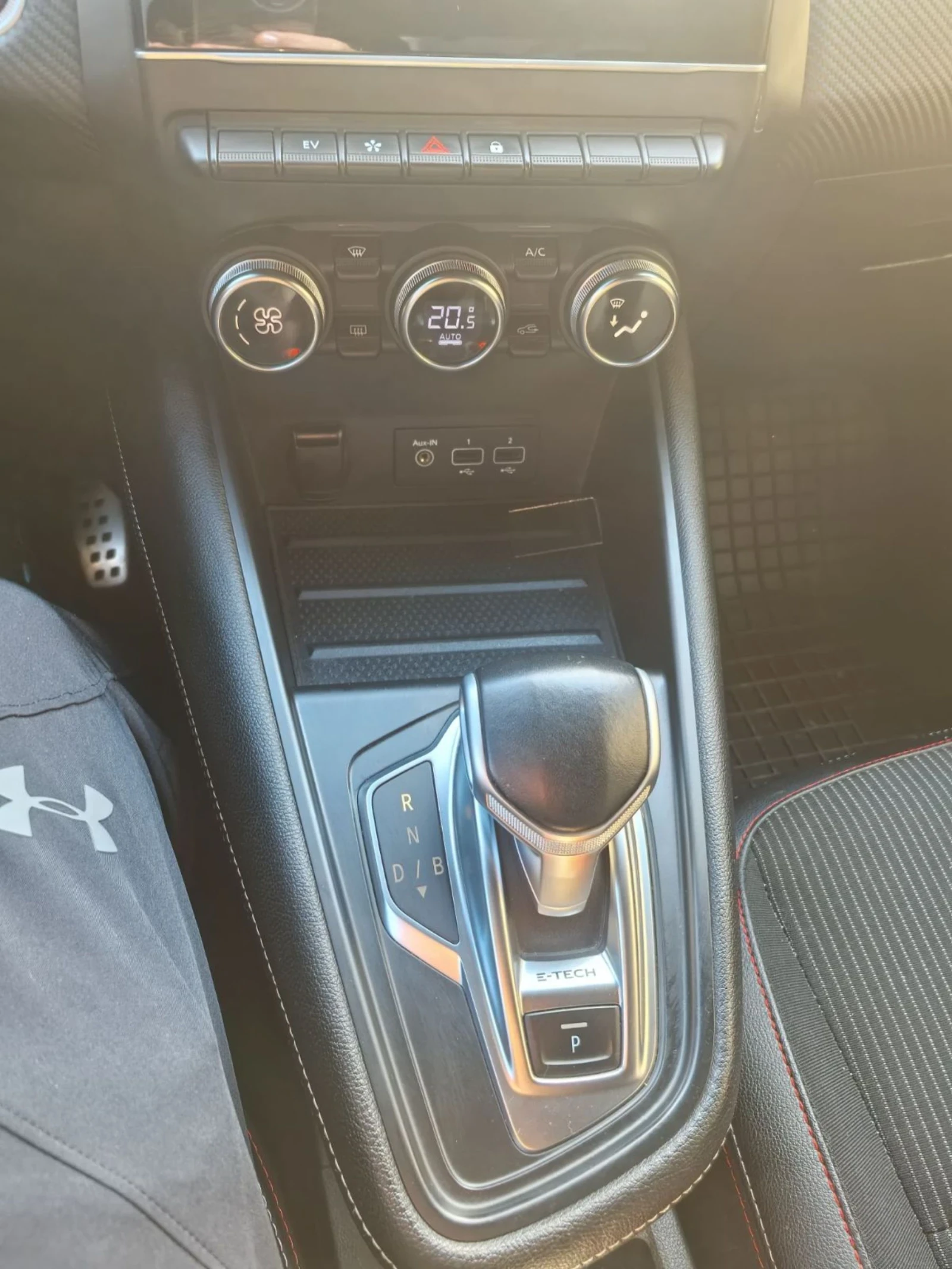 Renault Captur  1.6 HEV * Plug in Hybrid * E-Tech * R.S.line, снимка 11 - Автомобили и джипове - 53758215