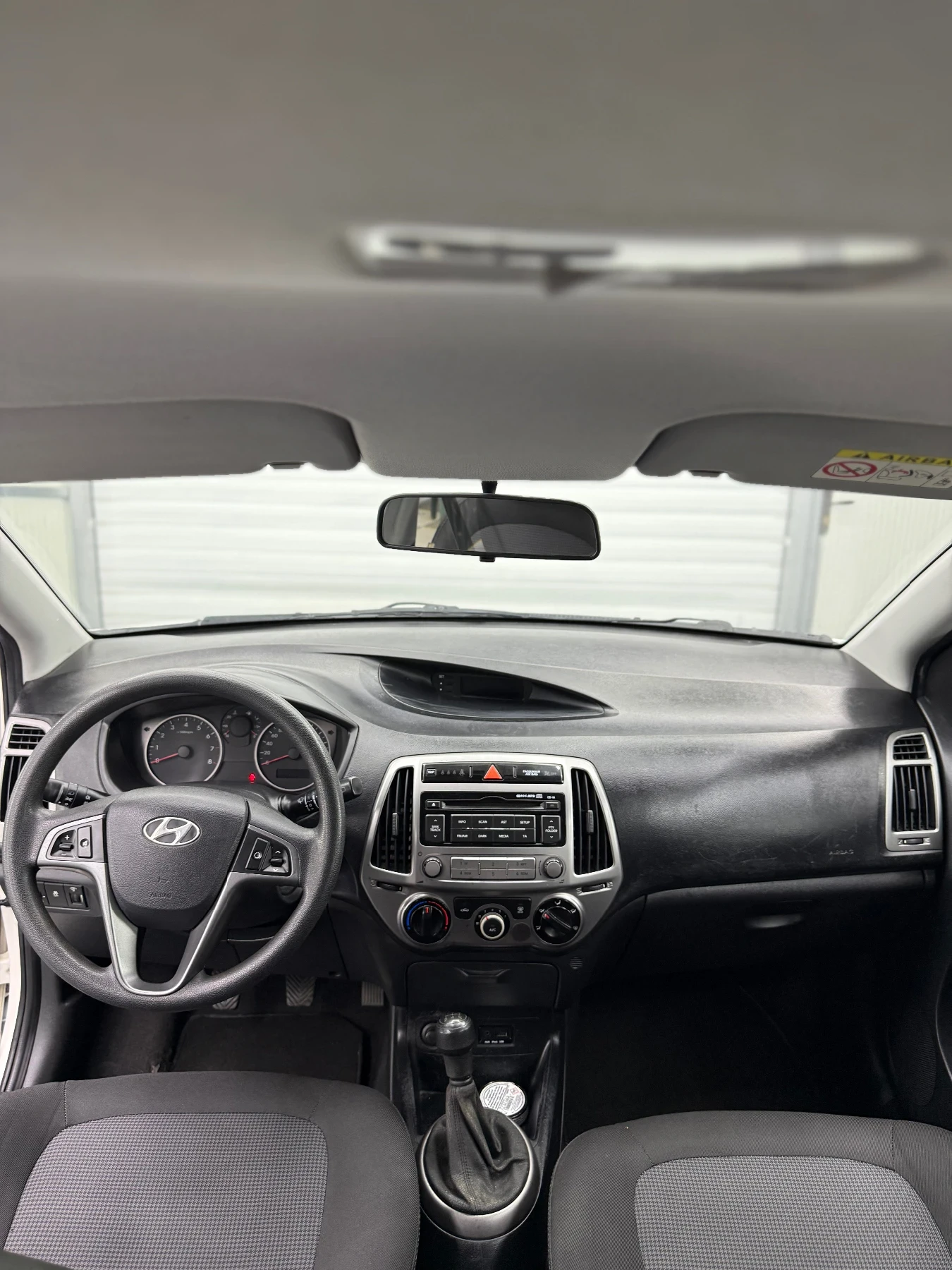 Hyundai I20 Hyndai i20 1.2 бензин ТОП!, снимка 5 - Автомобили и джипове - 54109335