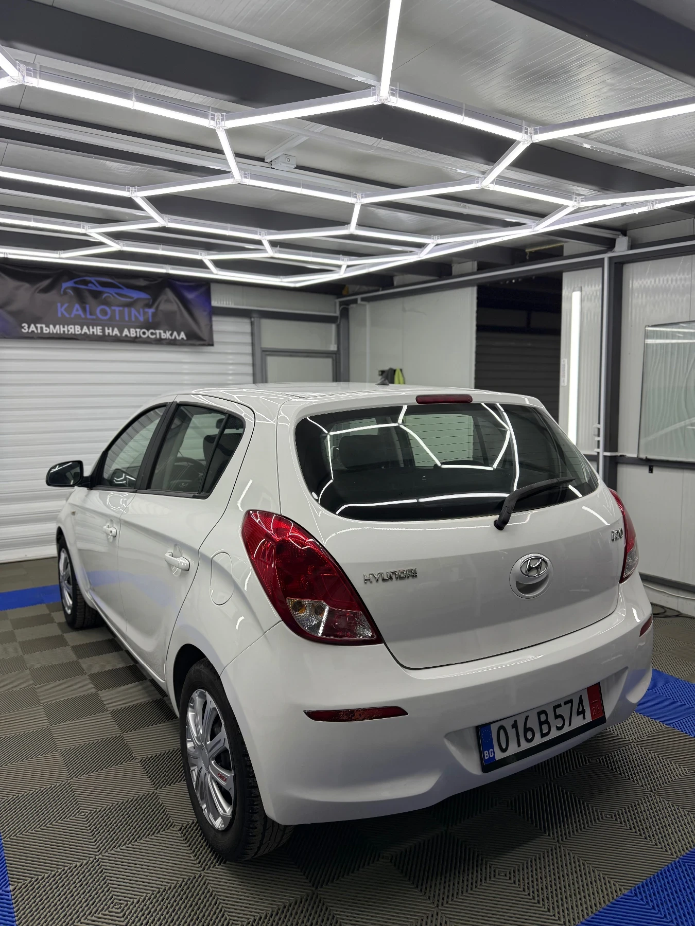 Hyundai I20 Hyndai i20 1.2 бензин ТОП!, снимка 3 - Автомобили и джипове - 54109335