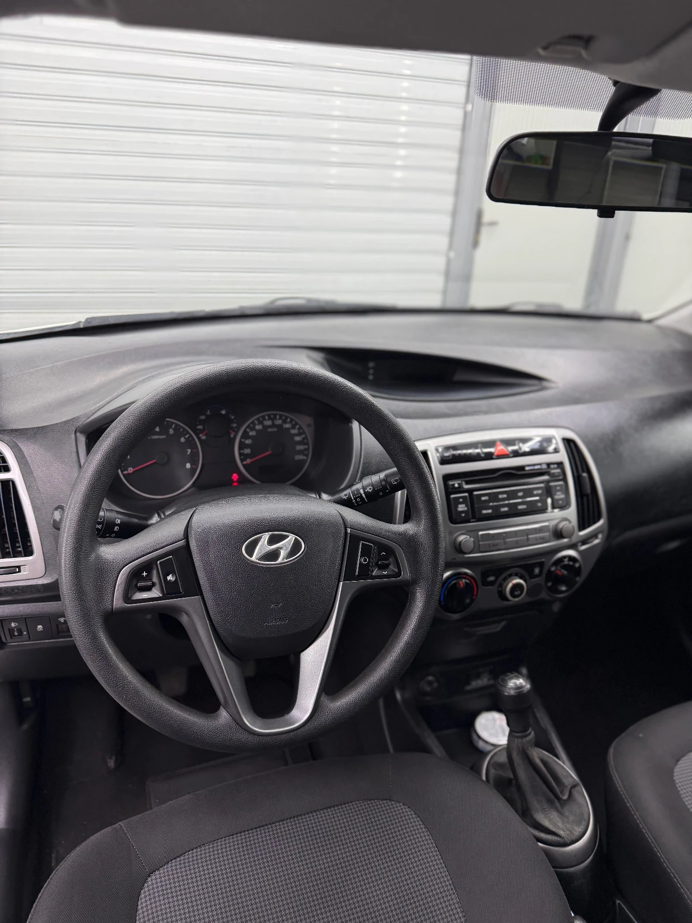 Hyundai I20 Hyndai i20 1.2 бензин ТОП!, снимка 6 - Автомобили и джипове - 54109335
