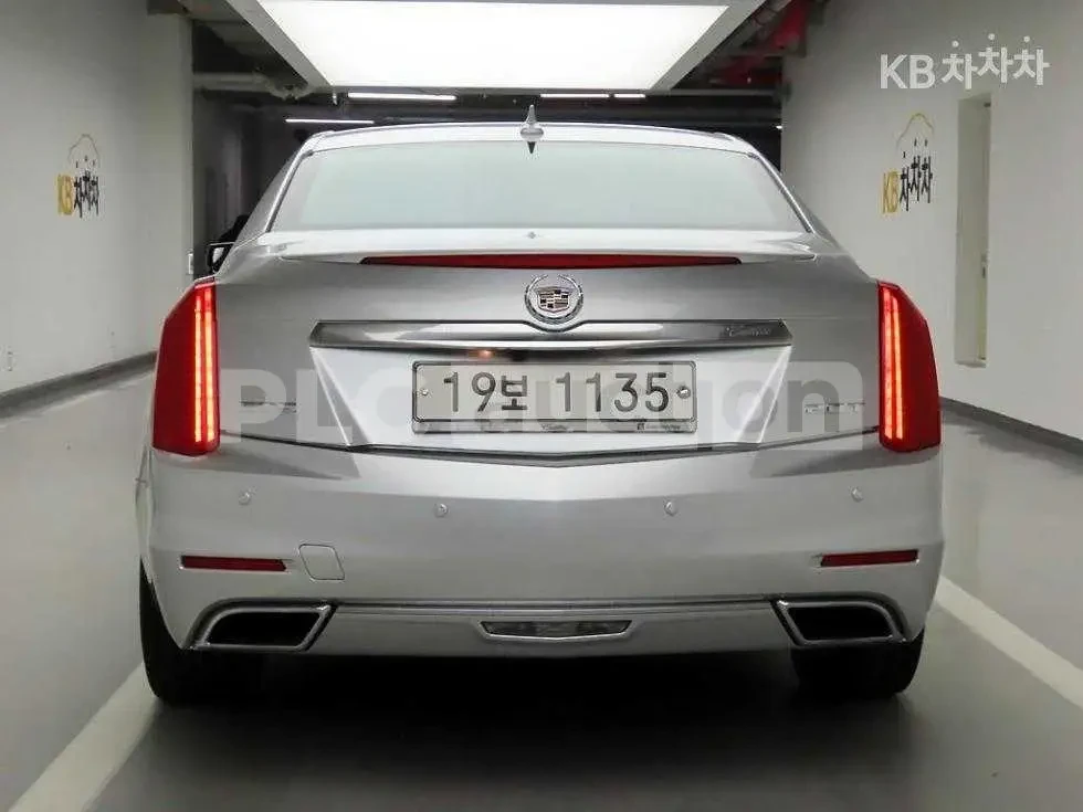 Cadillac Cts КОЖА/ОБДУХ/ПОДГЕВ/ЛИЗИНГ ОТ 175 ЕВРО НА МЕСЕЦ , снимка 3 - Автомобили и джипове - 54111967