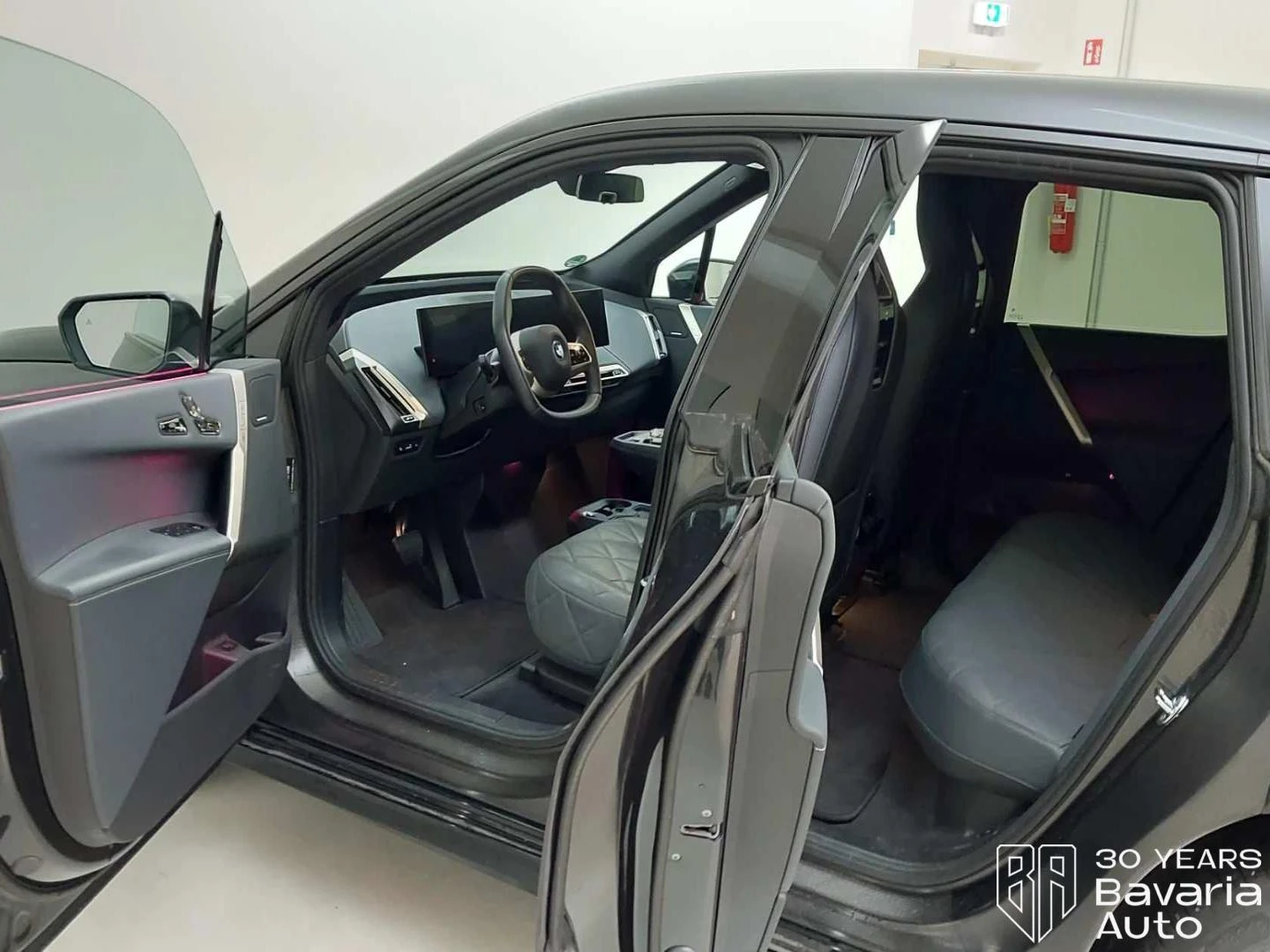 BMW iX 40 xDrive Sport, снимка 5 - Автомобили и джипове - 54428152
