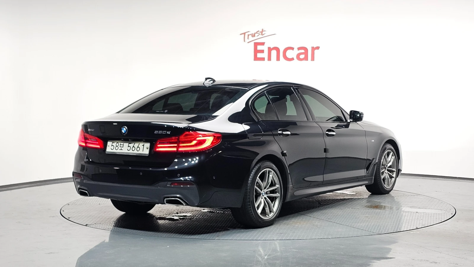 BMW 520 | Дистроник | Подгрев | Шибидах | , снимка 2 - Автомобили и джипове - 55191974
