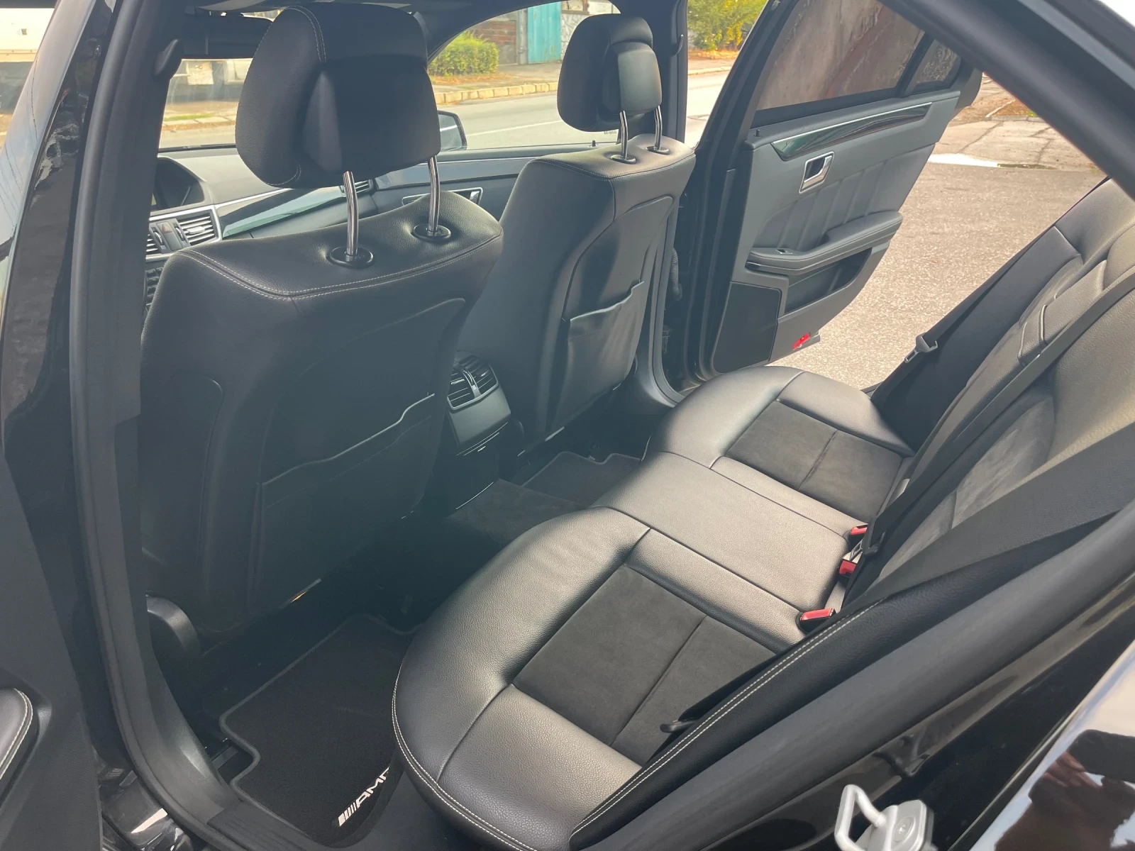 Mercedes-Benz E 350 CDI 265к.с АМГ ПАКЕТ, снимка 10 - Автомобили и джипове - 55952033