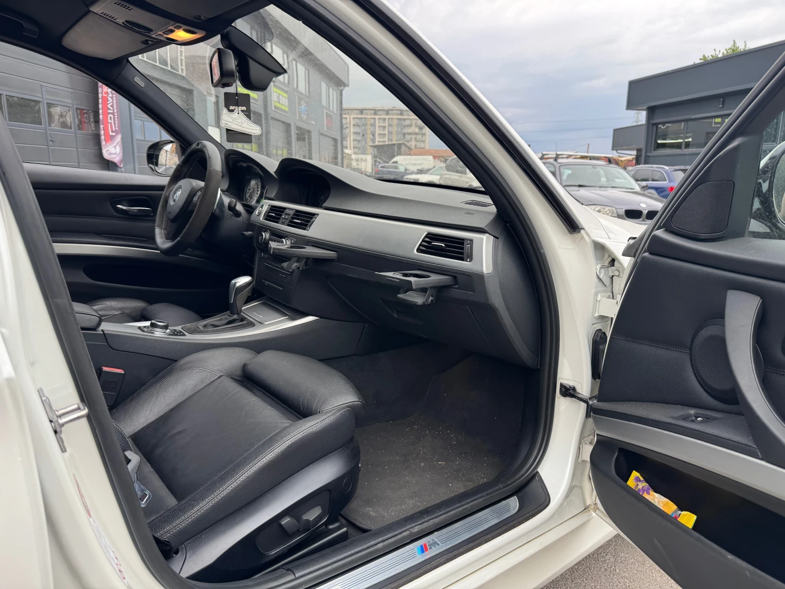 BMW 335 D/LCI/INDIVIDUAL/M-PACK/KEYLESS, снимка 11 - Автомобили и джипове - 56045669