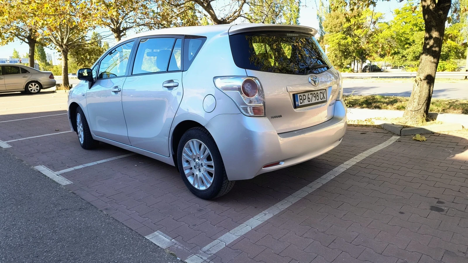 Toyota Verso, снимка 3 - Автомобили и джипове - 56363934