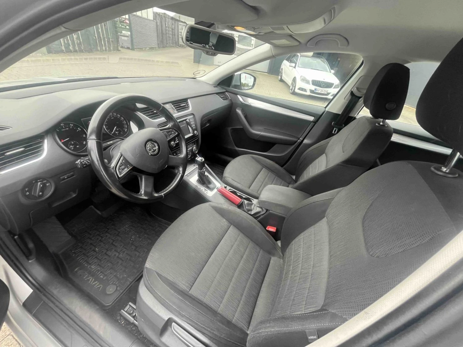 Skoda Octavia Elegance, снимка 9 - Автомобили и джипове - 56369940