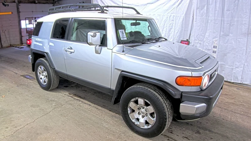 Toyota Fj cruiser, снимка 3 - Автомобили и джипове - 48752979