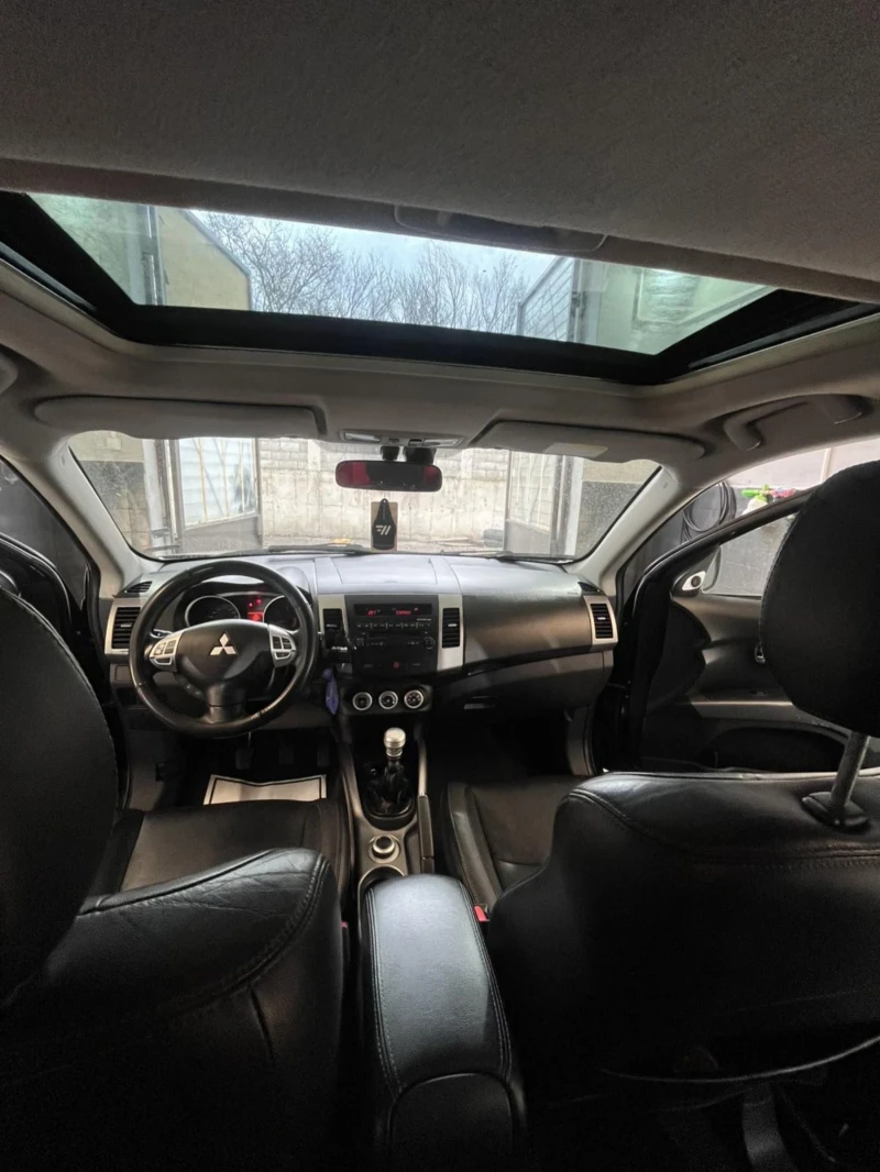 Mitsubishi Outlander, снимка 10 - Автомобили и джипове - 52501137