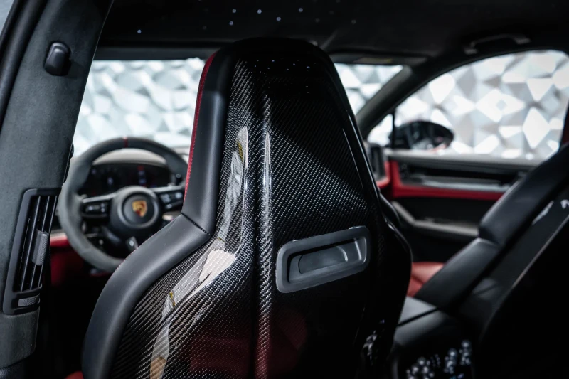 Porsche Cayenne Turbo GT* E-Hybrid Coupe* Carbon* Alcantara* Лизин, снимка 17 - Автомобили и джипове - 52836796