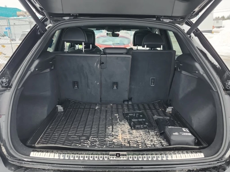 Audi Q3 * PROGRESSIV * CARFAX * БЕЗ ПЪРВОНАЧАЛНА ВНОСКА, снимка 4 - Автомобили и джипове - 53330346