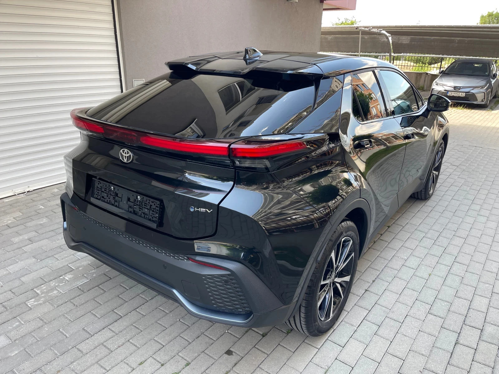 Toyota C-HR 2.0 HYBRID  - изображение 3