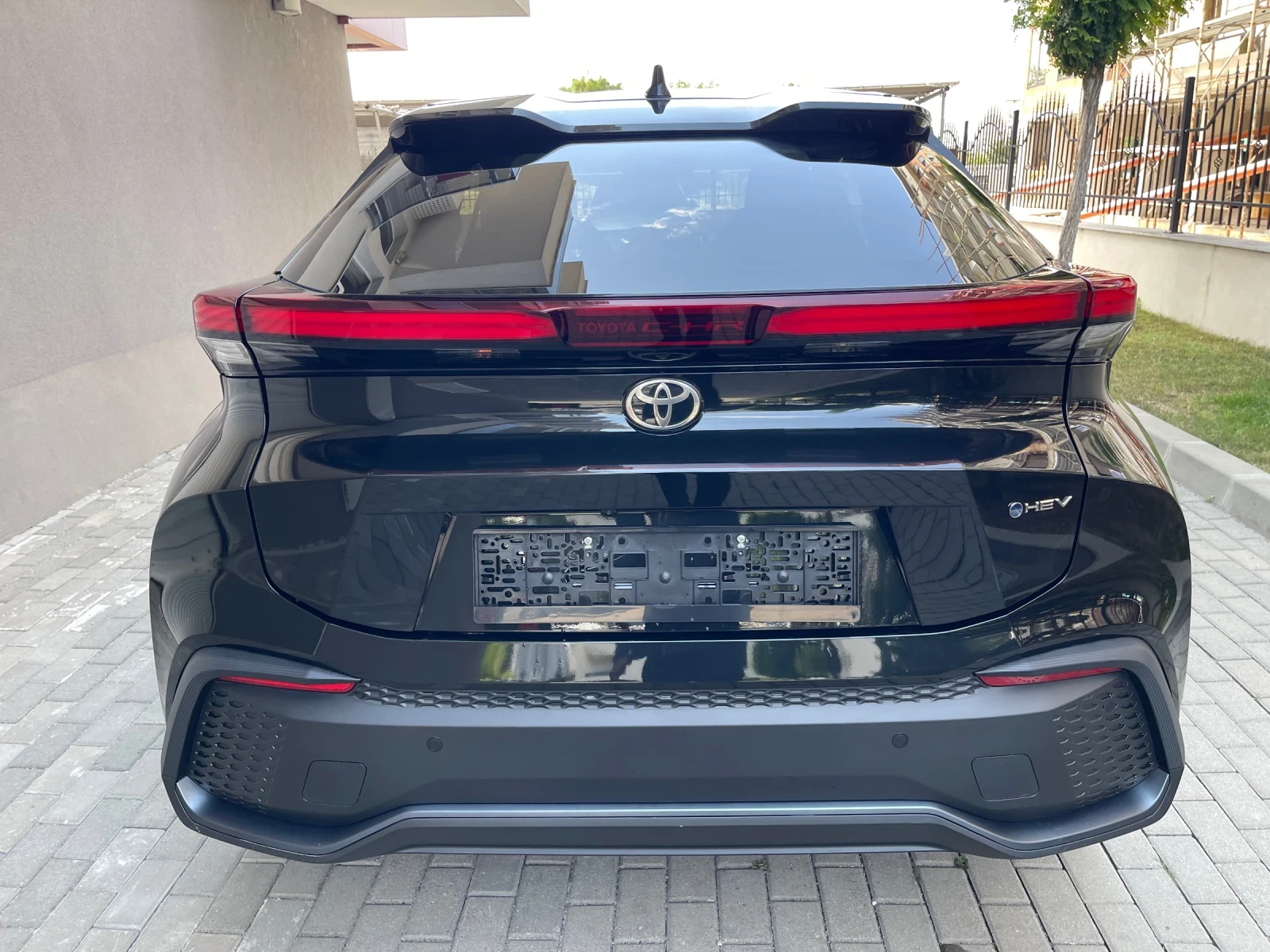 Toyota C-HR 2.0 HYBRID  - изображение 4