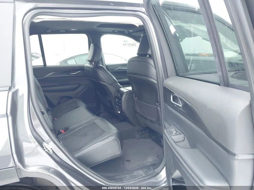 Jeep Grand cherokee 3.6l Altitude X 4X4, снимка 8 - Автомобили и джипове - 54106295