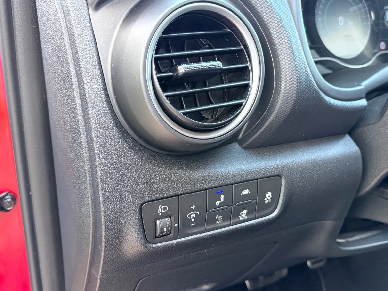 Hyundai Kona FACELIFT!!!PREMIUM!!! 64kw 204kc TERMOPOMPA!!!, снимка 11 - Автомобили и джипове - 54681838