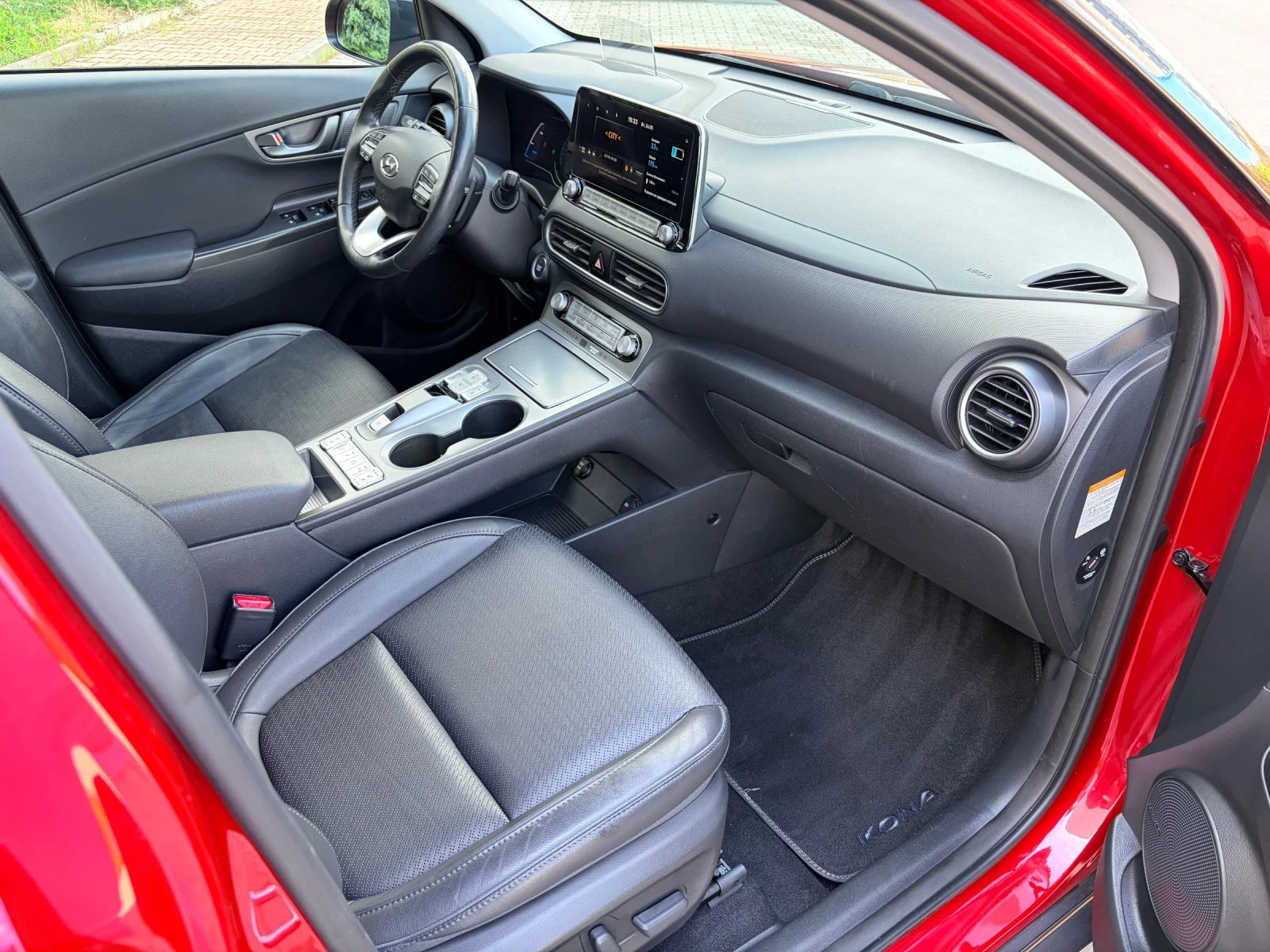 Hyundai Kona FACELIFT!!!PREMIUM!!! 64kw 204kc TERMOPOMPA!!!, снимка 6 - Автомобили и джипове - 54681838
