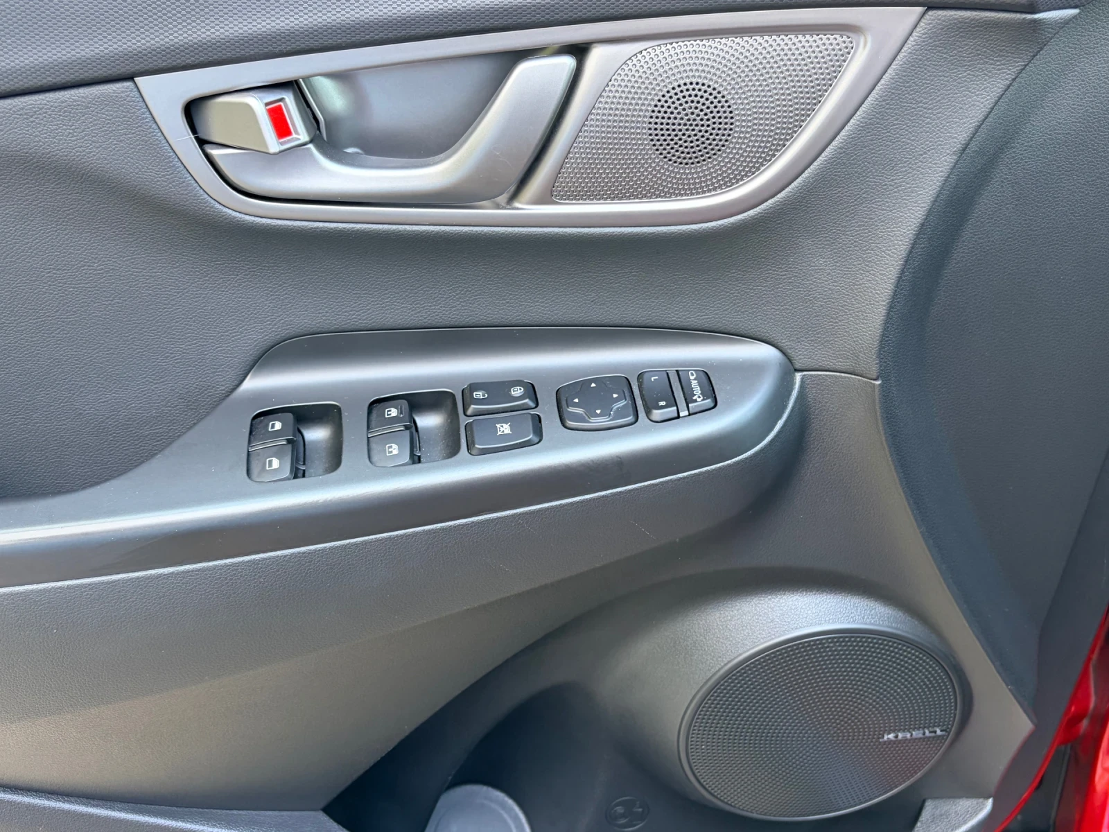 Hyundai Kona FACELIFT!!!PREMIUM!!! 64kw 204kc TERMOPOMPA!!!, снимка 12 - Автомобили и джипове - 54681838