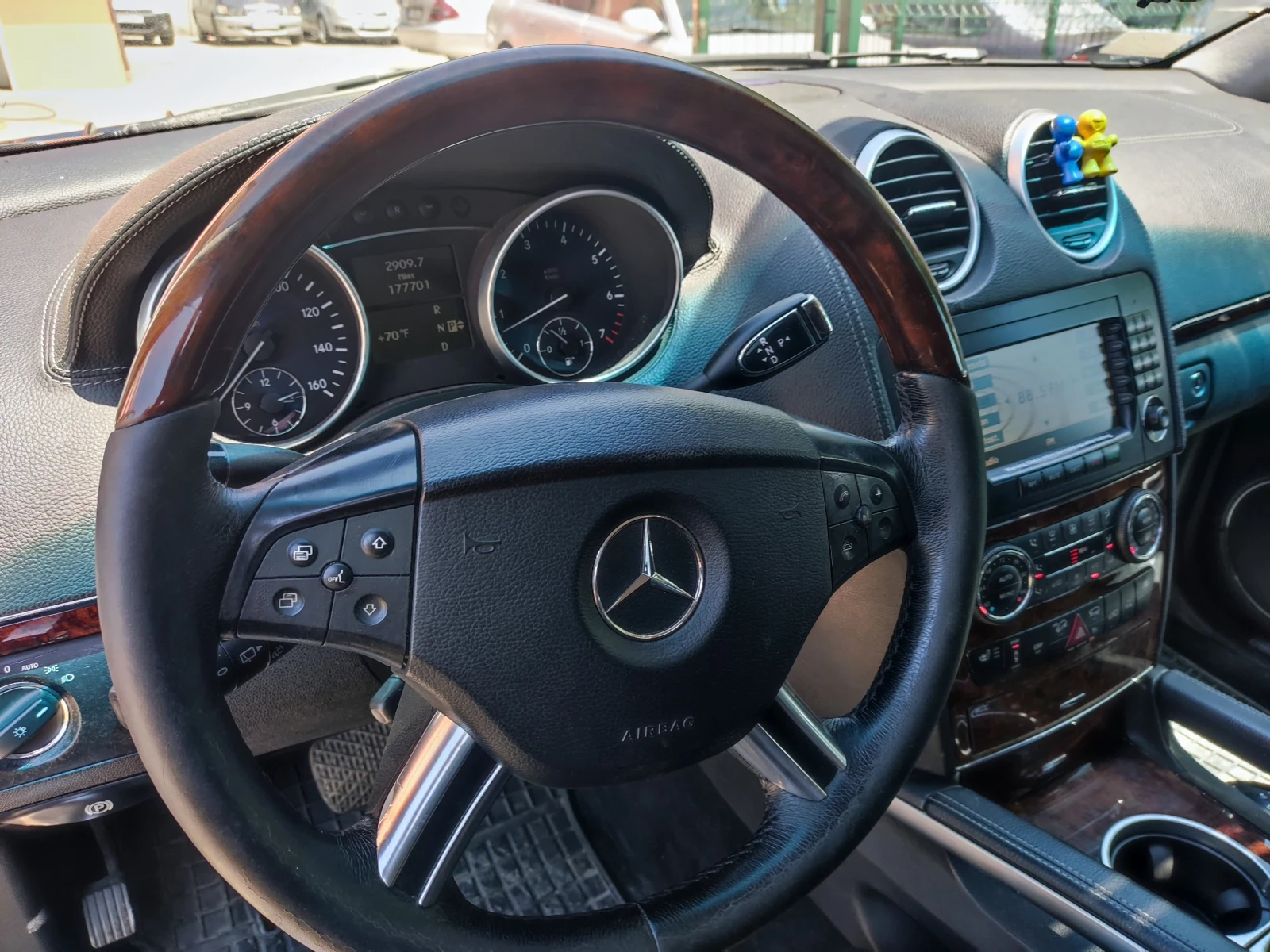 Mercedes-Benz GL 550, снимка 5 - Автомобили и джипове - 55674935