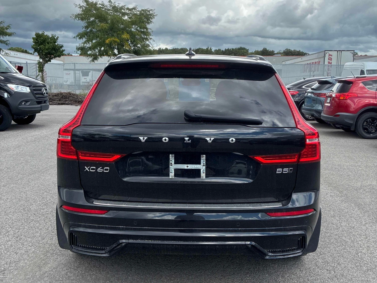 Volvo XC60 Plus Dark Theme | CARFAX | АВТОФИНАНСИРАНЕ, снимка 5 - Автомобили и джипове - 55857077