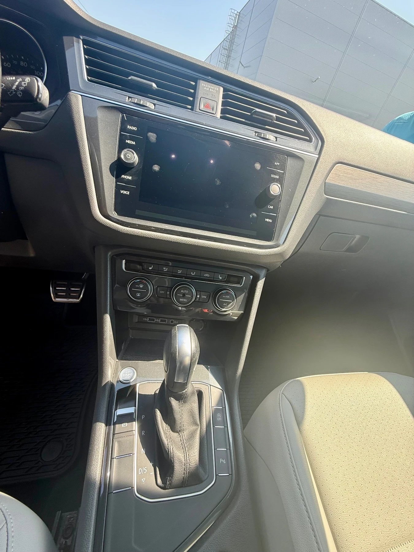 VW Tiguan, снимка 16 - Автомобили и джипове - 55938186