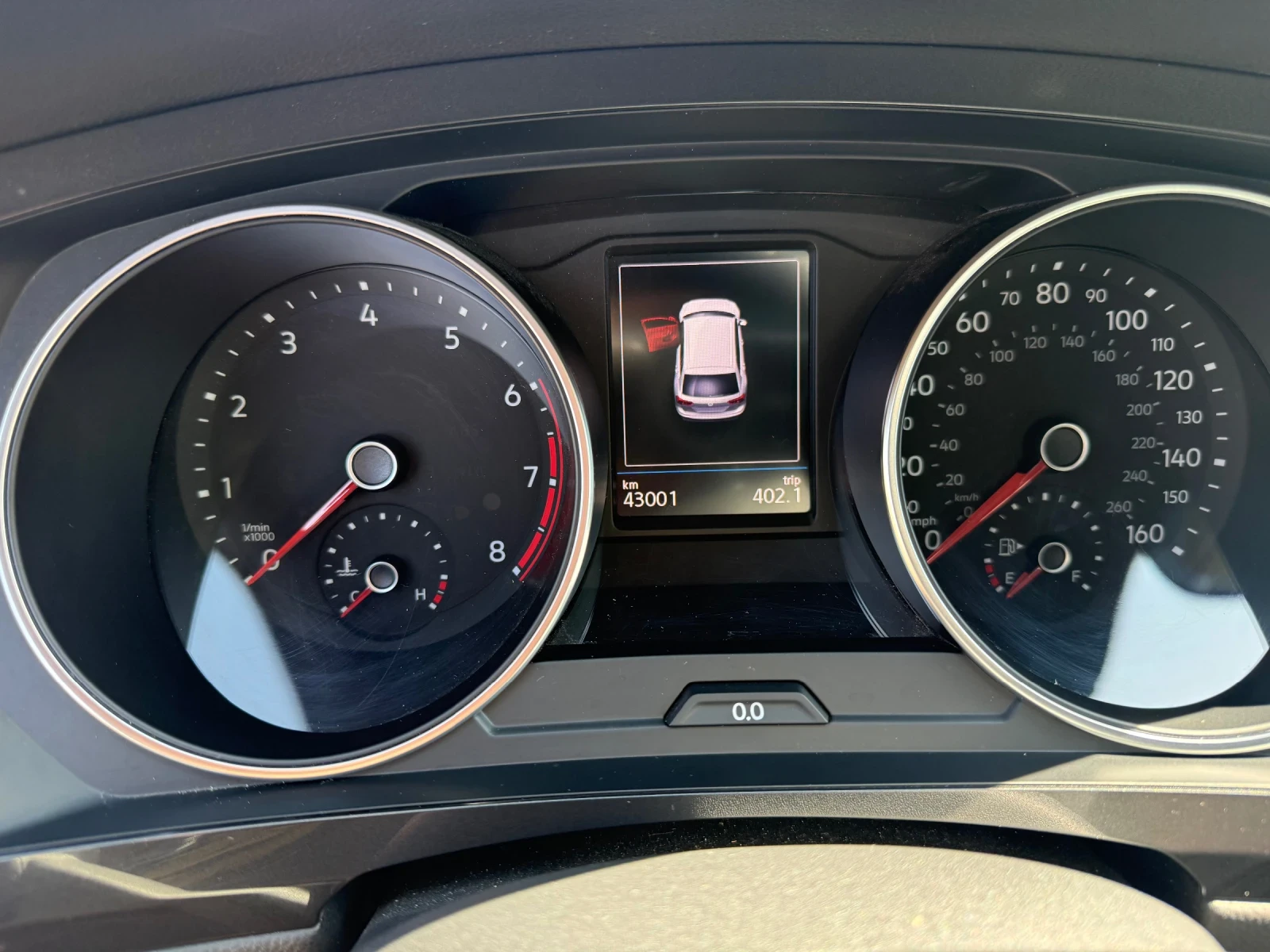 VW Tiguan, снимка 11 - Автомобили и джипове - 55938186