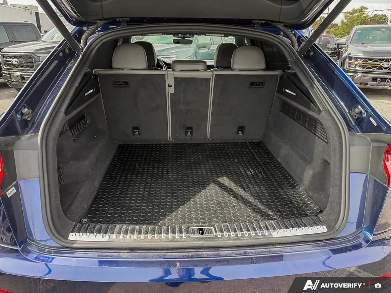 Audi Q8 ДИСТРОНИК* ВАКУМ* 360 КАМЕРИ* ХЕД-ЪП* КРАЙНА ЦЕНА*, снимка 16 - Автомобили и джипове - 56375206