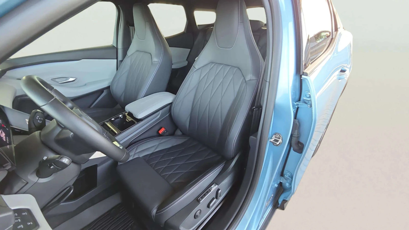 Ford Explorer BEV 77 kWh, снимка 13 - Автомобили и джипове - 56444283