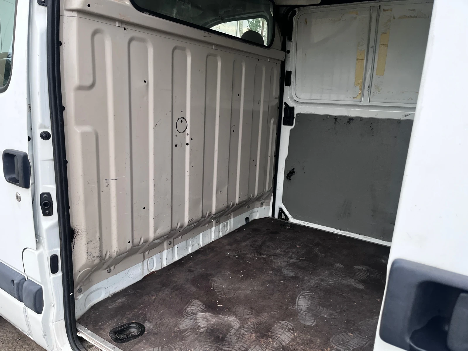 Renault Master 2.8 dti Швейцария, снимка 15 - Бусове и автобуси - 55365817