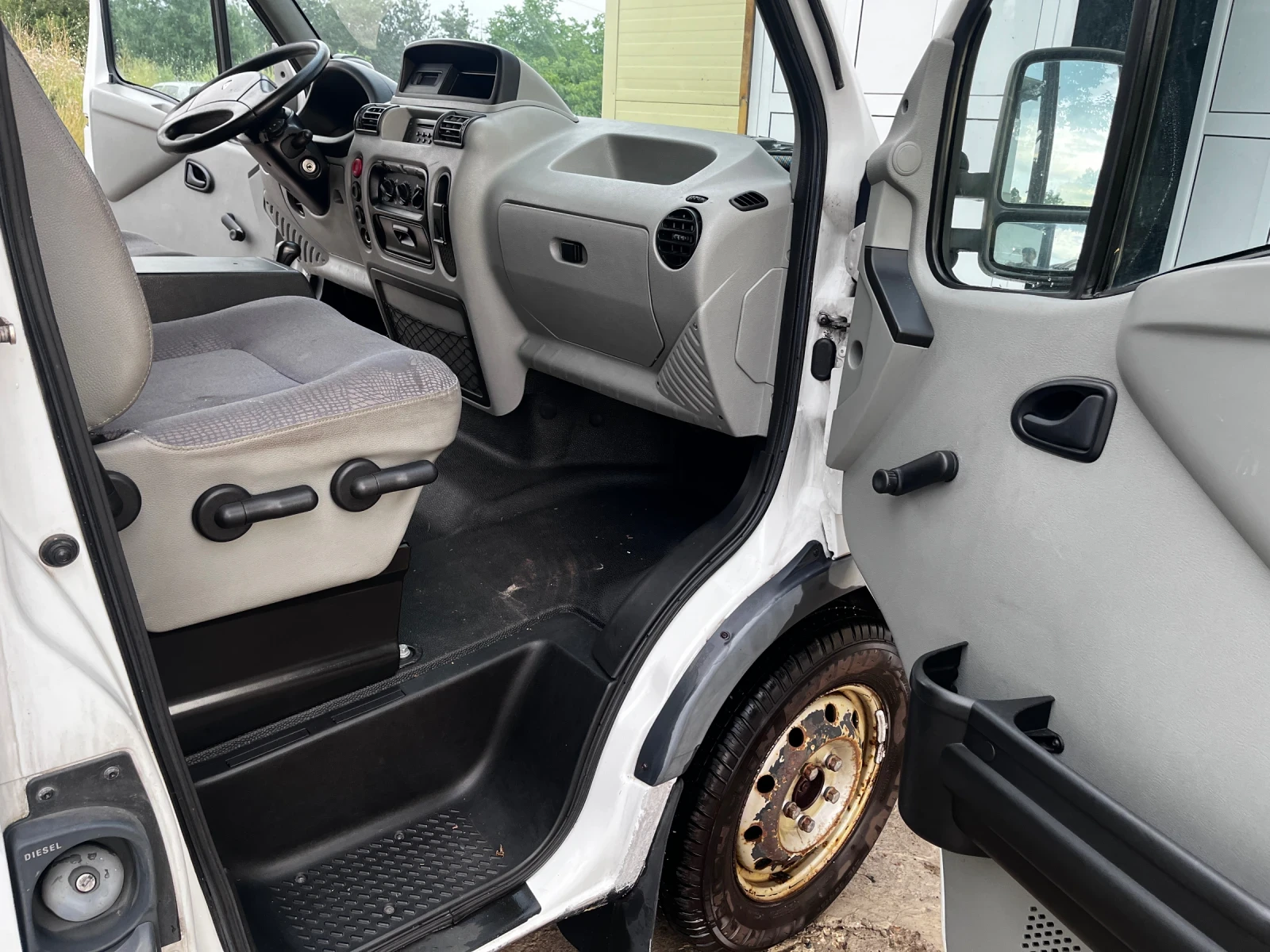 Renault Master 2.8 dti Швейцария, снимка 7 - Бусове и автобуси - 55365817
