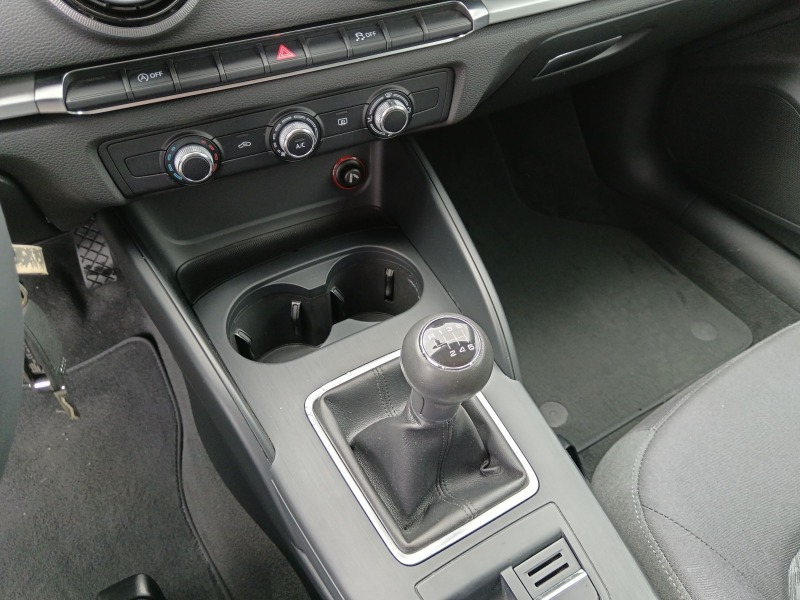 Audi A3 1.6 TDI, снимка 10 - Автомобили и джипове - 46355883