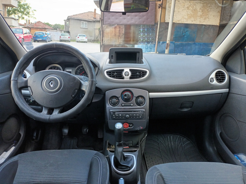 Renault Clio, снимка 4 - Автомобили и джипове - 46060407