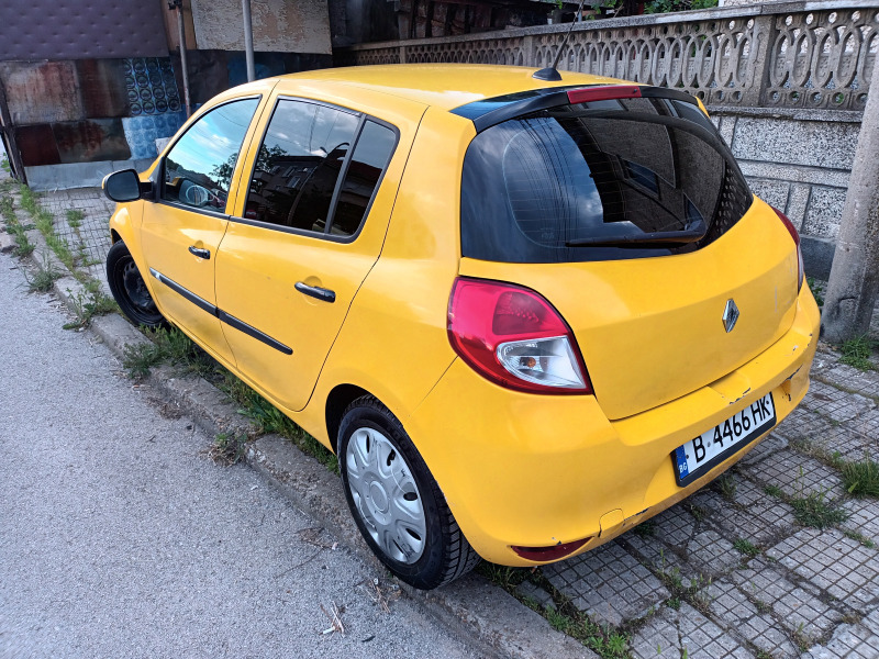 Renault Clio, снимка 2 - Автомобили и джипове - 46060407