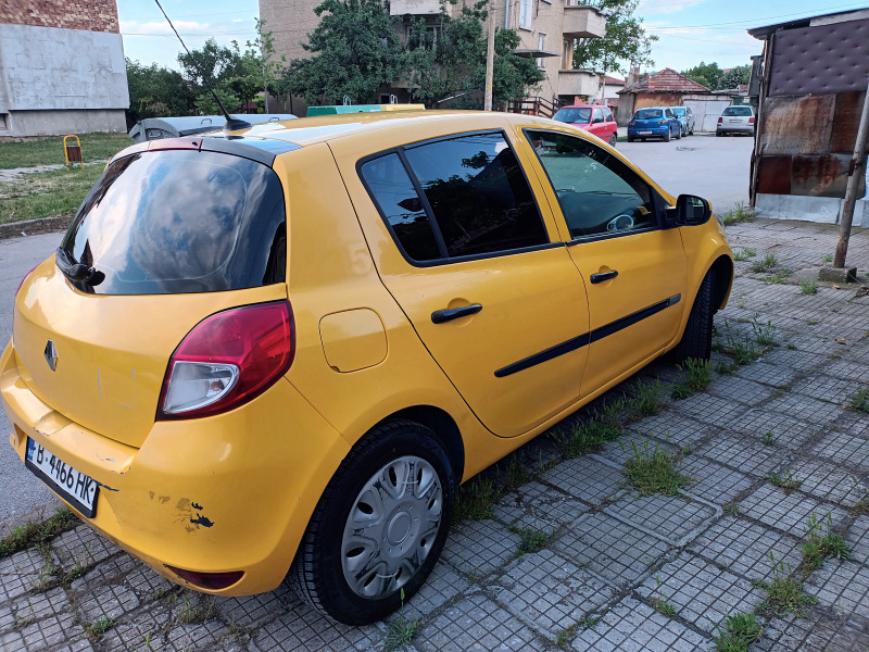 Renault Clio, снимка 11 - Автомобили и джипове - 46060407